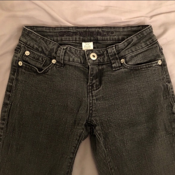 Low Rise Cropped & Frayed Hem - Picture 9 of 16